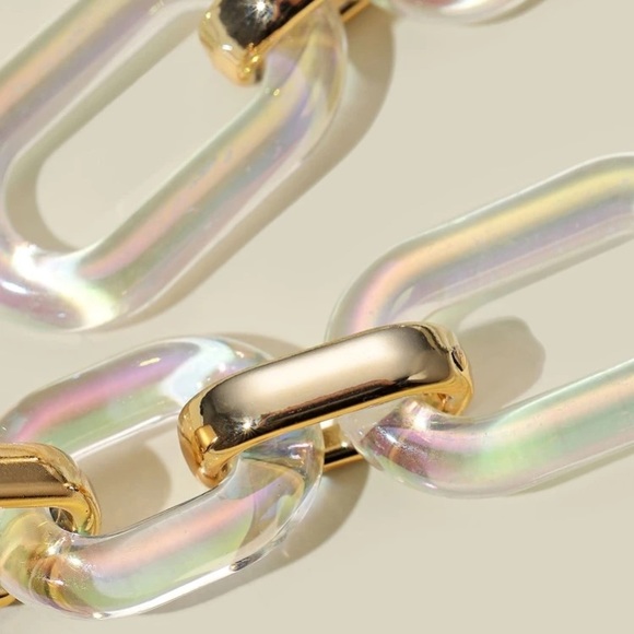 🎀 Metallic Iridescent Chainlink Earrings 🎀 - Picture 2 of 3